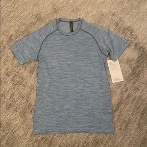 Lululemon NWT metal vent SS shirt